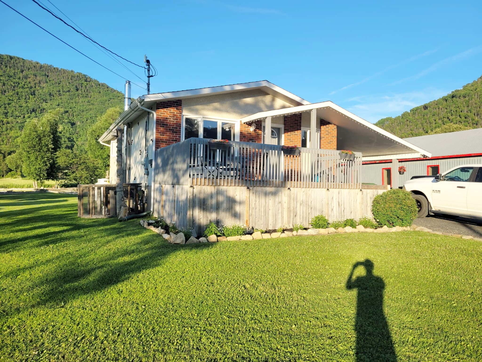Casa 2308 - Marie -Amélie Tanguay Marie-Amélie Tanguay and her spouse, Gabriel Bertrand, bought a house in Mont-Louis, in Gaspésie, in 2022. For example, Credit: Courtoisie Marie-Amélie Tanguay